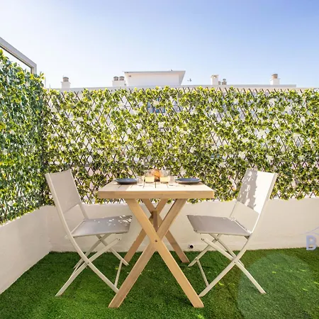 Sunny Flat In Les Pins