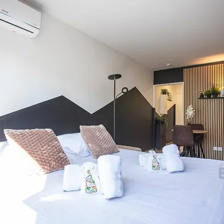 Sunny Flat In Les Pins * Juan-les-Pins